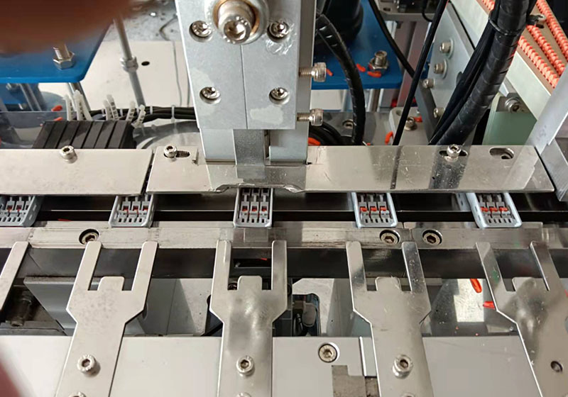 快速接线端子组装PCT222-223