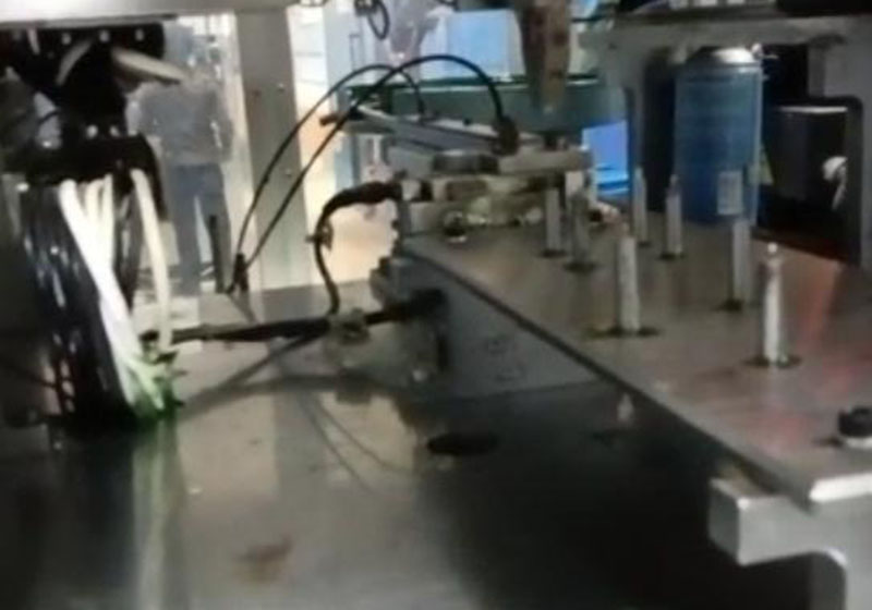 注塑机上料设备